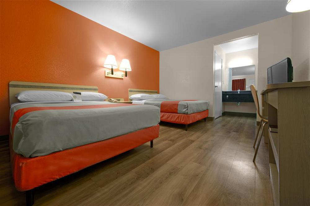 6-vallejo, Ca - Six Flags West Hotel 2*